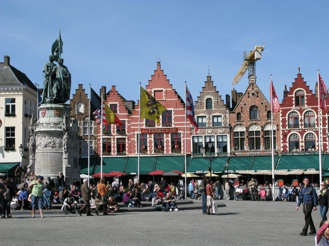 それにしても、美しい広場です。<br />馬車が客待ちをしています。