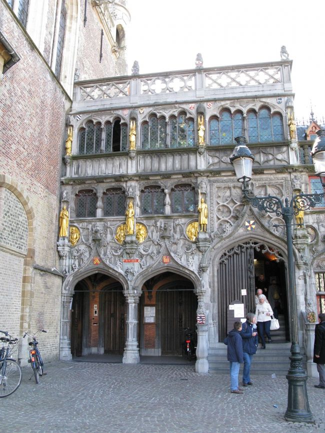 聖血礼拝堂　見学は明日にして、マルクト広場に戻ります。<br />　皆が揃ったので、これから夕食です。<br />夕食後は遠回りをして、ホテルに戻りました。