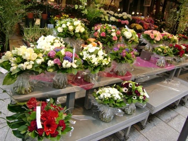 見れたらいいなぁ〜。と思っていたパリスタイルのブーケ。<br /><br />ラウンドがとてもキレイ！<br /><br />たくさん飾られていました。