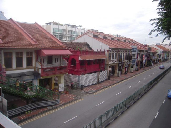 イーストコーストロードへはホテルから5分もかからず行けます。<br />マレーと中国、ヨーロッパの文化が融合したプラナカン文化が息づくエリアだそう。<br />