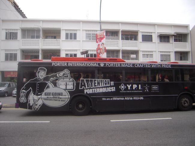 真っ黒なバス発見！