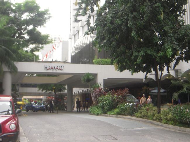 タクシーでグランドハイアットへ移動です。<br />シンガポールはタクシーが安くて助かる！