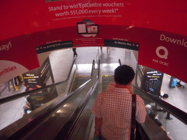 地下鉄で移動でーす！