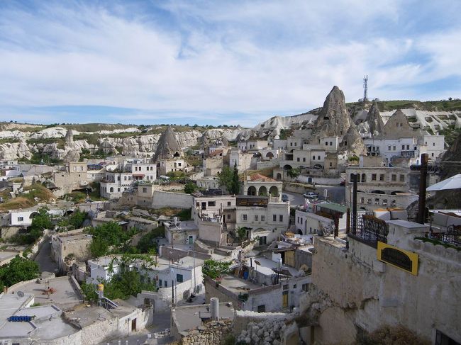 そして、屋上から見た景色です☆<br />下手な所で見るよりも、ここから見たギョレメが一番感動。<br />町全体を眺められるし♪