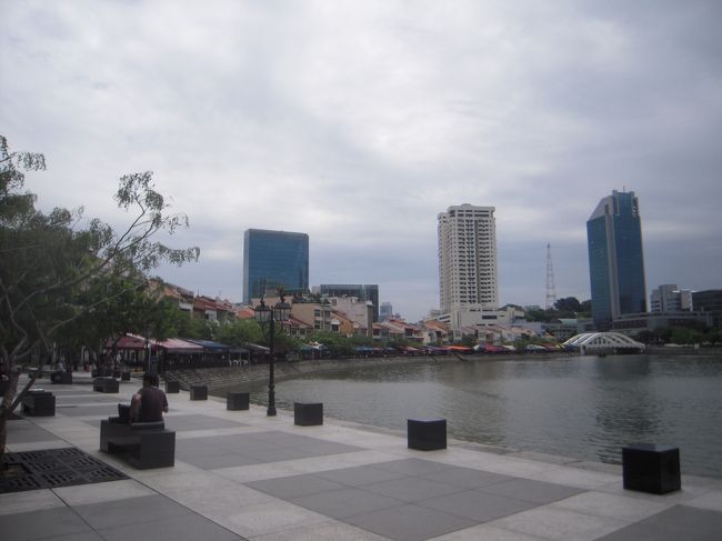 ラッフルズプレイス駅で降りて、ここで休憩。