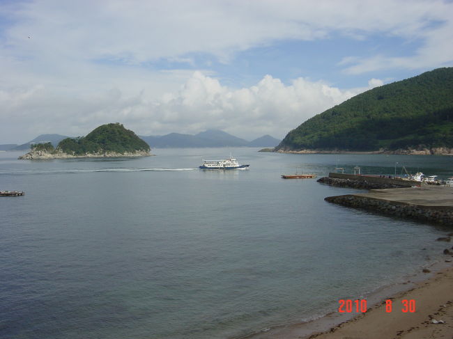 港から島を望む！