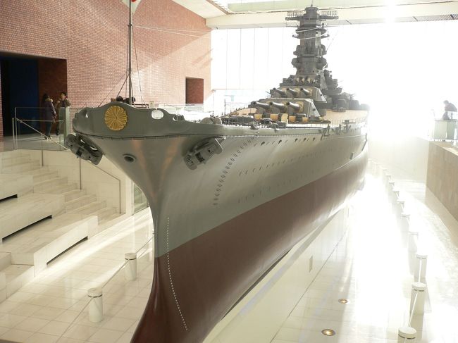 大和ミュージアムにて戦艦大和の10分の1の模型を見る。<br />戦艦大和から引き上げられた旗などの展示品など3時間くらい<br />ゆっくり見たいくらいでした。