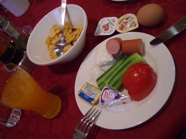 10月2日（金）<br /><br />ブルガリア最後の日です。<br /><br />ホテルの朝食です。<br />バイキング形式でした。