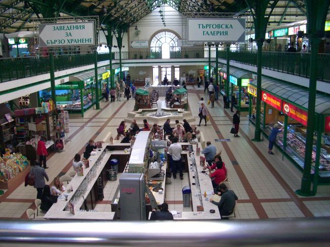 私の乗るロンドン行きの飛行機が13時50分発なので、空港に向かう前に最後にまたセントラルハリに行きました。<br />