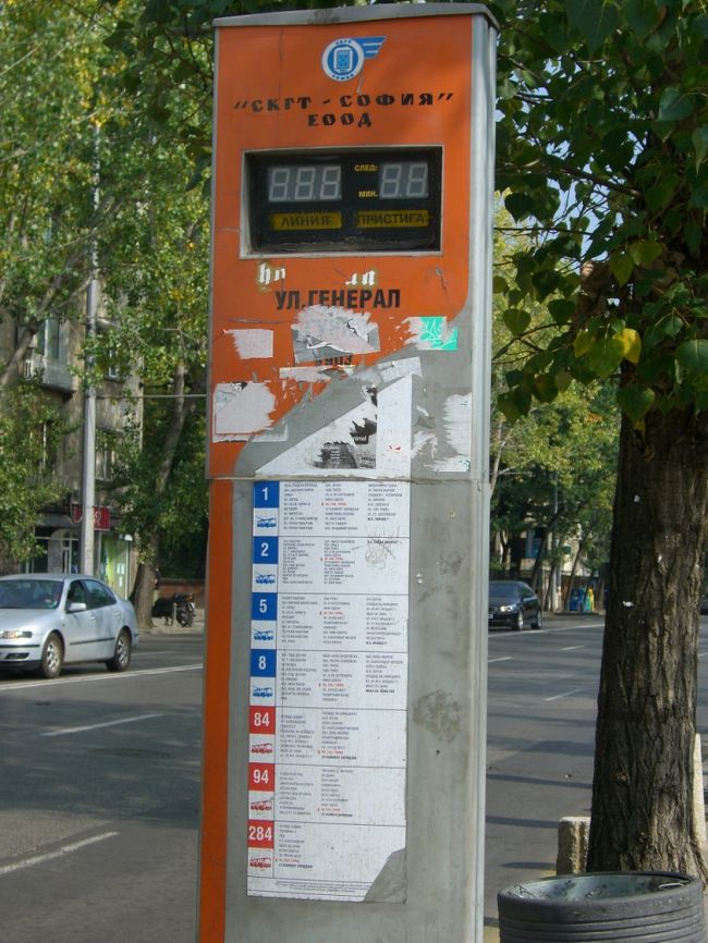 11時前にホテルをチェックアウトして、空港へ向かいました。<br /><br />ホテル前近くから18番のトラムに乗り、空港行きのバス停まで歩きました。<br />