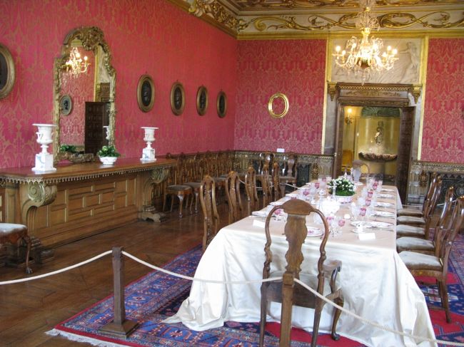 食堂です。<br />この他、１階のロビー、階段周り、２階の応接間等が豪華でした。