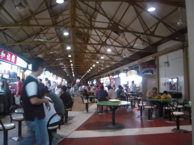 そうです！ホーカーズ！<br />マックスウェルフードセンターへ来ました。