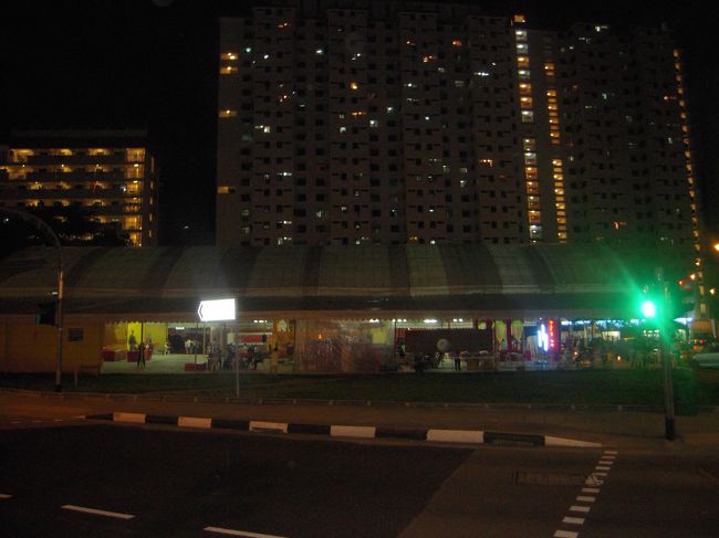 ホーカーズの向かい側にあった何か。