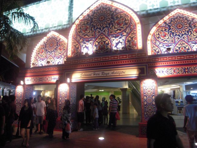 マレー人の多い地区だからかモスクを模ったデザインがちらほら見えます。