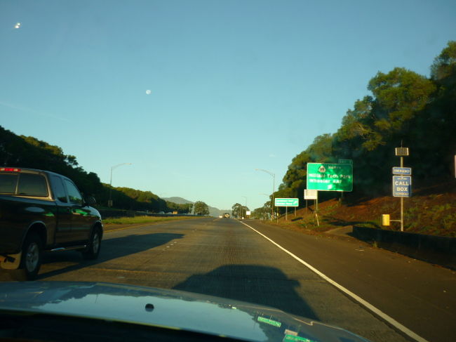 朝早くワイキキを出発。<br />朝食はお弁当箱にご飯を炊いておにぎりを持って