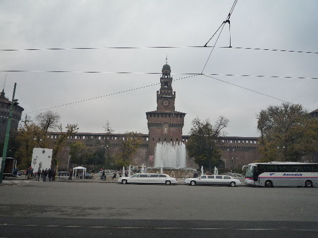 こちらはスフォルツァ城。ルネッサンス期最大の宮殿だそうです。