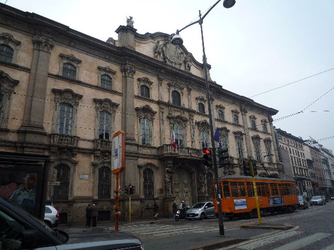 何でもないミラノの街並みですが、素敵です。