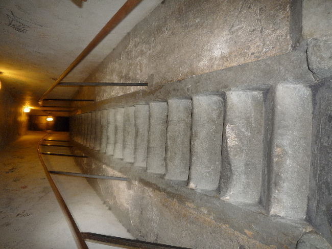 映画に出てきた風景を見るべく、クーポラに上りました。8€。<br />このような急な階段が463段あります。<br />