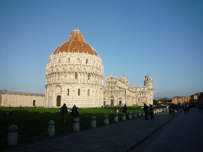 フィレンツェから日帰り半日英語ガイドのバスツアーに参加し、ピサにやってきました。
