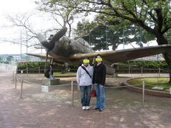 知覧特攻平和会館・・・ここの存在、今回の旅行を計画するまで知らなかった。まず「知覧」っていう地名さえ聞いた事なかった。

ここは私的に、長崎の原爆資料館よりも心にグッときた。息子を持つ母親として、そして祖父を第二次世界大戦中に無くしている孫として、当時の若い兵隊さん、そしてその家族の思いを想像すると胸が苦しくなった。