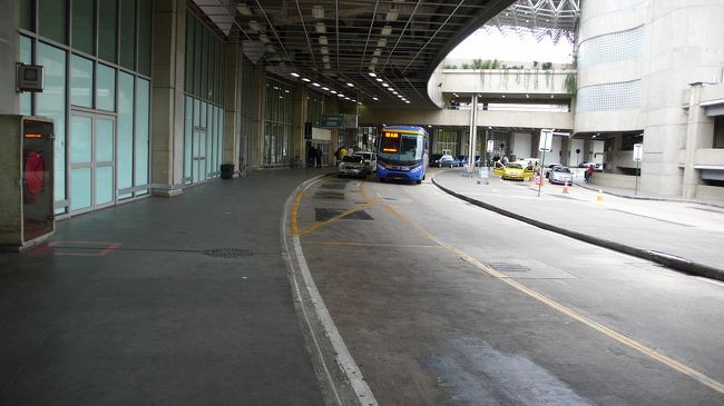 とりあえず、サントスドモン空港(もうひとつの空港)に行って、そこからタクシーにすることにしました。