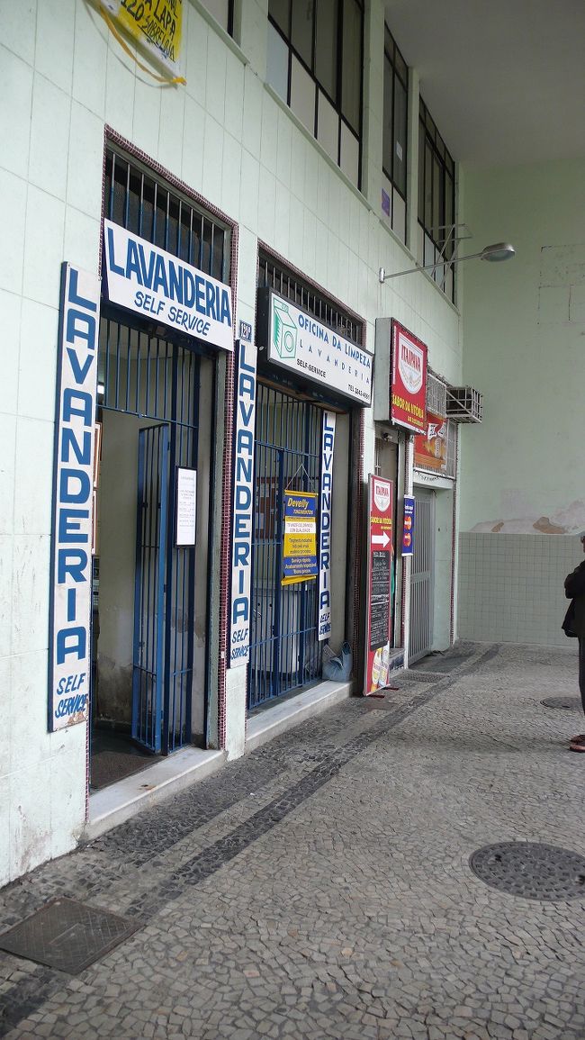 ホテルのほぼ目の前にあるランドリー。<br />コインランドリーです。<br />安くて助かりました。