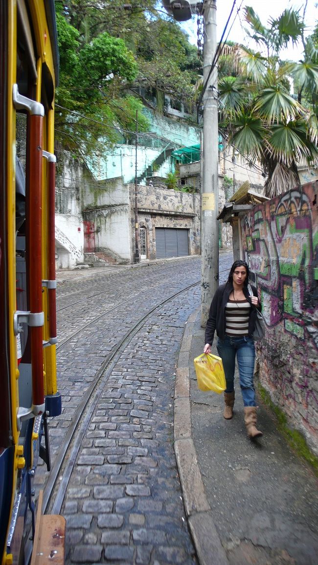 市電は快調に坂道を登っていきます。