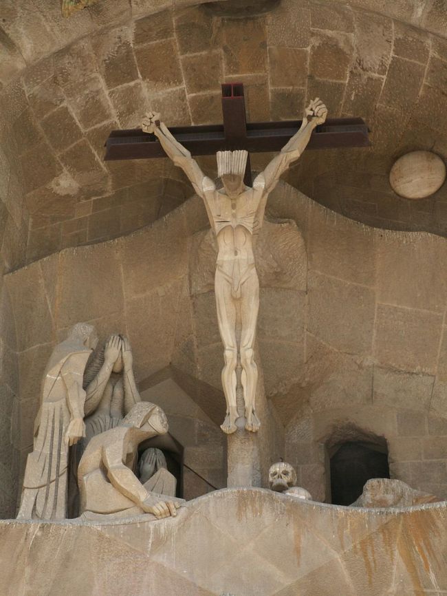 「十字架磔刑」<br /><br />十字架の右上に見える丸いものは月を表し、イエスの足元の頭蓋骨は死を象徴しています。<br />