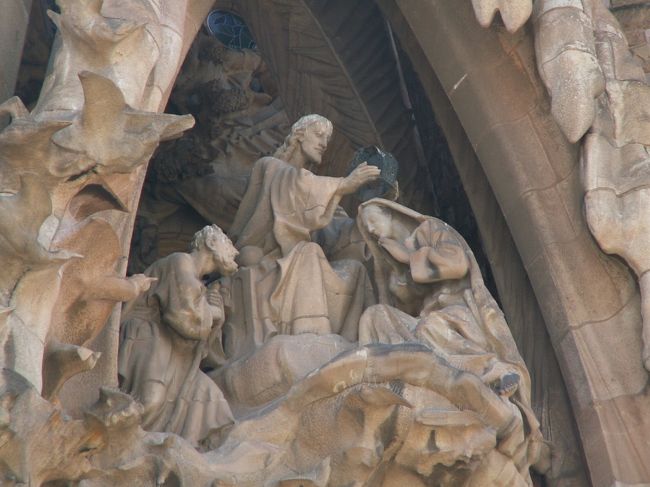 「聖母マリアの戴冠」<br />聖母マリアが神への献身的な愛への報いとして戴冠される瞬間<br /><br />左側は聖ヨセフ