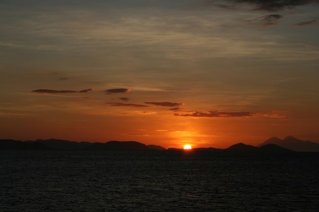 船上からの夕日はきれい