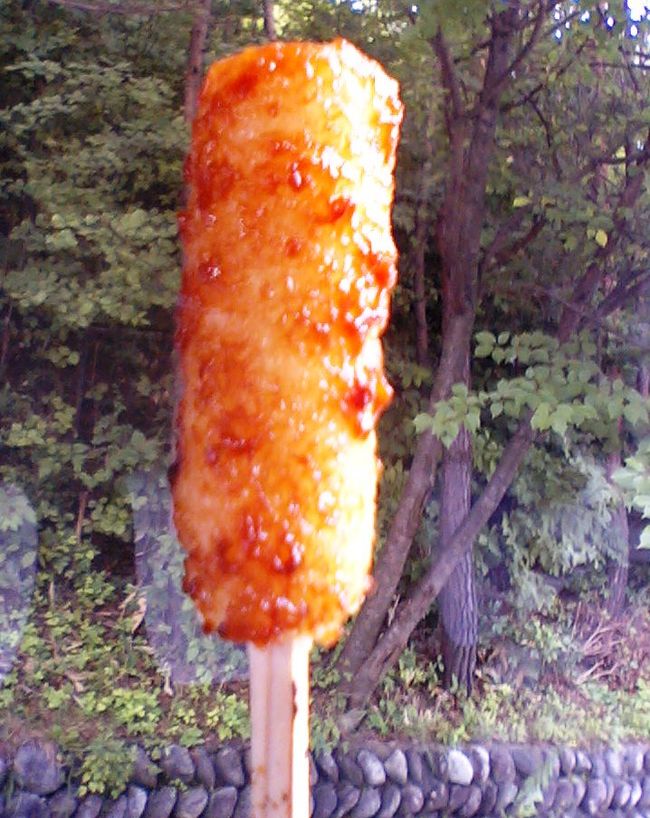 というわけで、竿燈祭りの前に腹ごしらえ。みそたんぽ（きりたんぽ）購入。<br />東京の居酒屋で食べたきりたんぽと違う！外はパリパリ中はもちもち。秋田にお出かけの際は是非！！