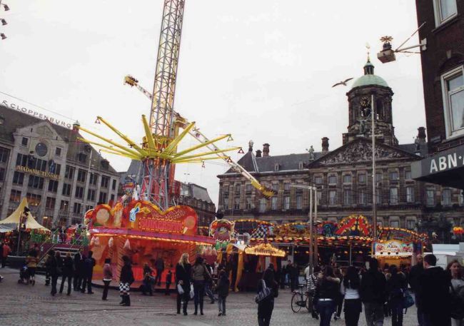 ダム広場。<br />なんと移動遊園地が！！