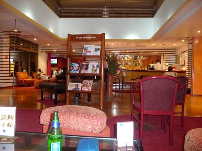 ノボテルのバー。　アメリカ人が多い。 無料のWIFIが使えます。