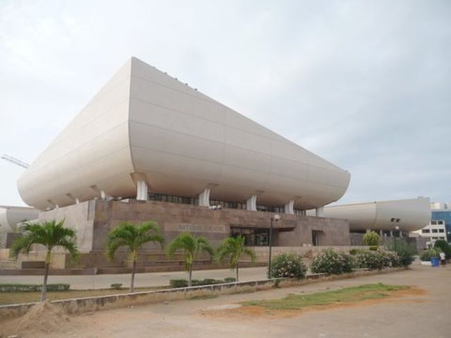 とてもモダンなナショナルシアター。