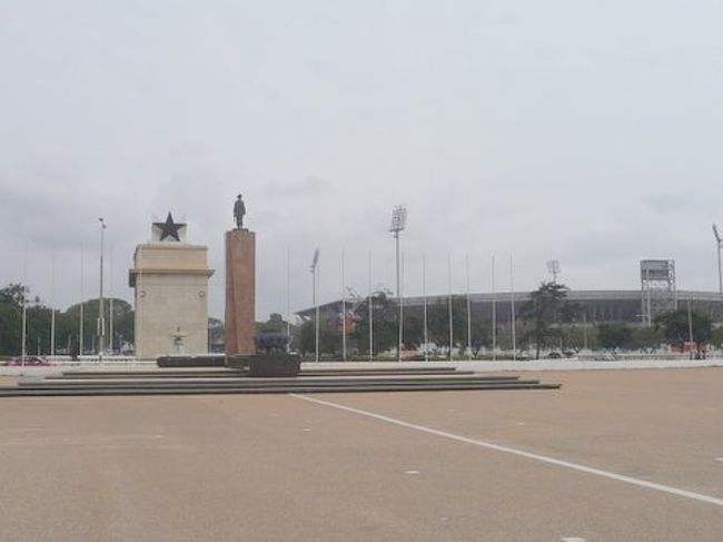 この広場は３万人を収容できる。　無名兵士のモニュメント。