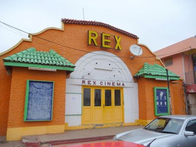 カラフルなレックス映画館。