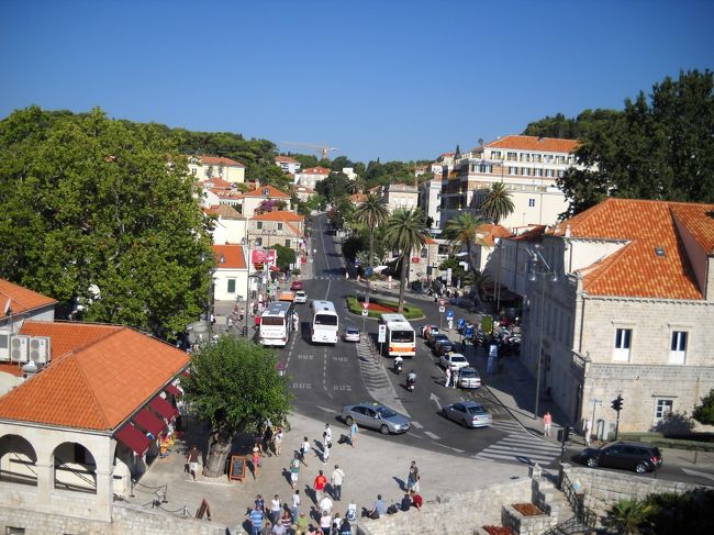 ピレ門の外側。