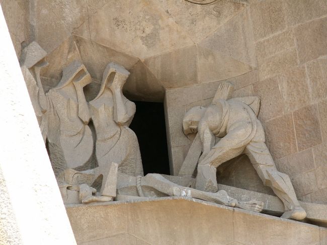 「３人のマリアとキレネの人シモン」<br /><br />倒れてるイエスの傍らで、キレネの人シモンが十字架を担ぎあげようとしている場面。<br />泣いているの女性たちは、聖母・クレオファスのマリア・マグダラのマリア。