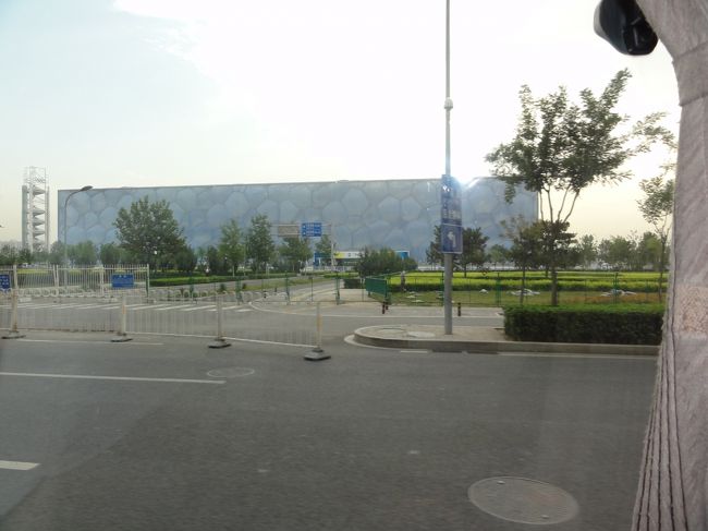 車窓からの水立方<br /><br />オリンピックの水泳会場です