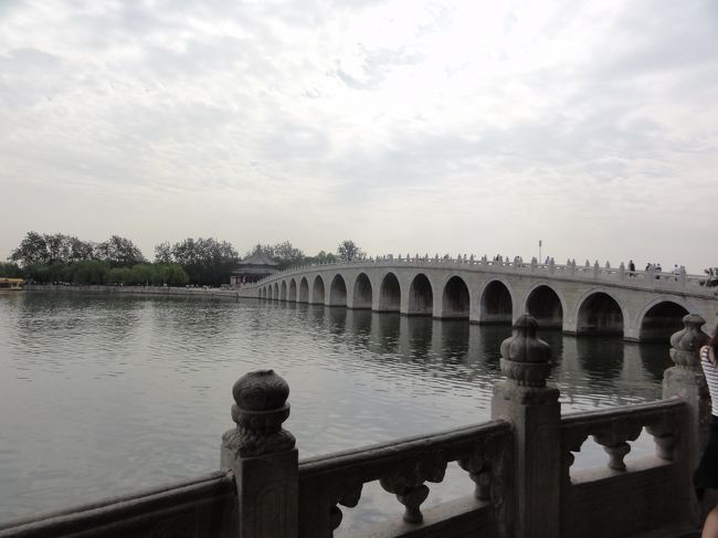 １７のアーチを持つ十七孔橋<br /><br />モデルは盧溝橋