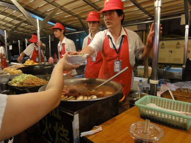 中華版おでんを買う人発見！