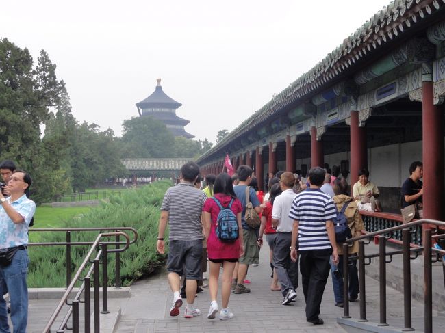 この日は朝から天壇公園で太極拳<br /><br />平日の８：００、沢山のオーバー５５才が朝から<br />集まっています。