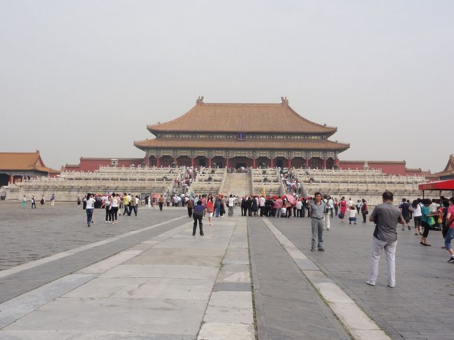 紫禁城の中心である大和殿<br /><br />すでによく歩いたので疲れています