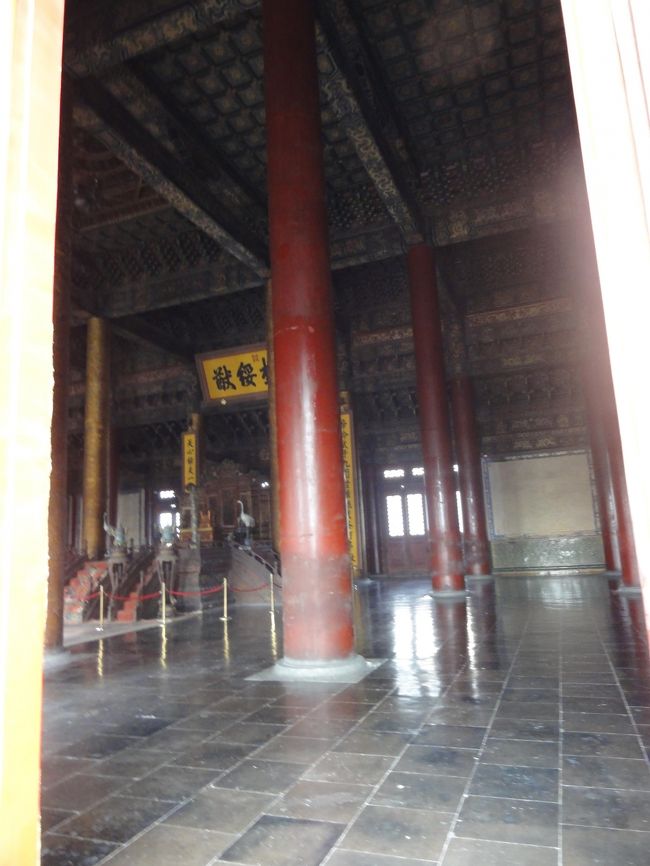 大和殿の中にある宝座が少し見えました