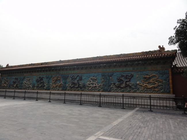 九龍壁と呼ばれる壁<br /><br />乾隆帝時代のもので９頭の龍が躍動している