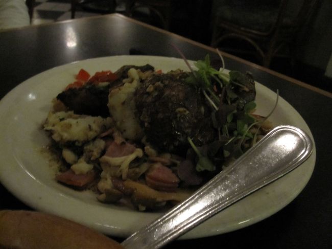 店内が暗い上に、雰囲気的にフラッシュはたけなかったので、かなり暗めです。。