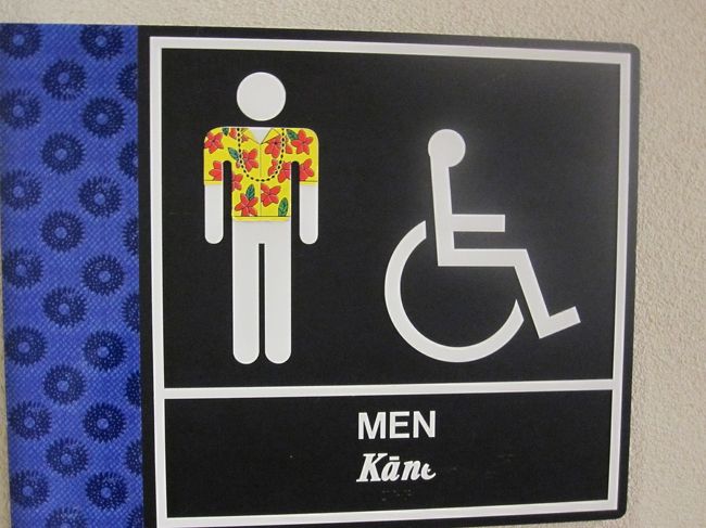ホノルル空港のトイレ表示はアロハシャツを着ていますｗ