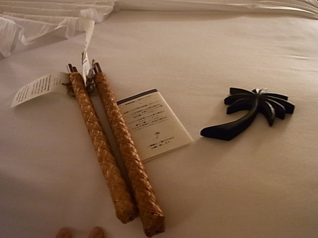 さらにおみやげがベットに。<br />あとチョコとかお菓子とか果物とか、