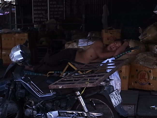 シクロ運転手です（シエスタ中）