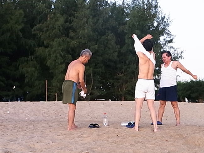 朝の健康活動なんだろうねきっと<br /><br />昼に人がいないＯＲ寝ている理由がわかりました<br />